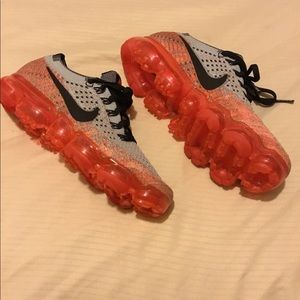 Never worn!! Size 7 Nike athletic sneaker